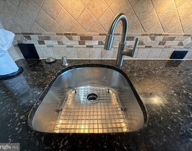 501 Slaters Lane - Photo Thumbnail 30