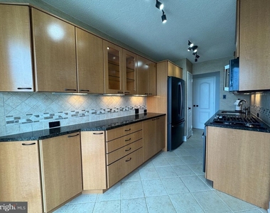 501 Slaters Lane - Photo Thumbnail 28