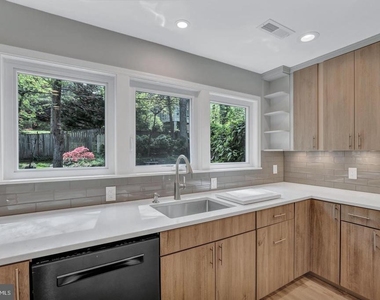 406 Tennessee Avenue - Photo Thumbnail 16