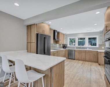 406 Tennessee Avenue - Photo Thumbnail 10
