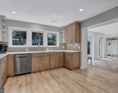 406 Tennessee Avenue - Photo Thumbnail 11
