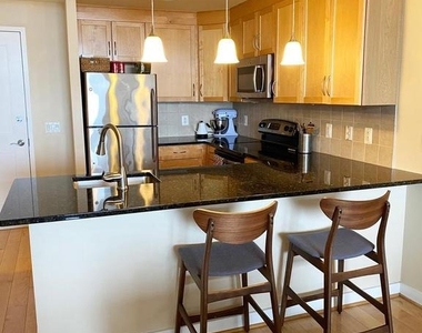 888 N Quincy Street N - Photo Thumbnail 4