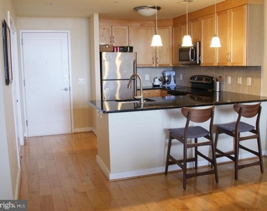 888 N Quincy Street N - Photo Thumbnail 1