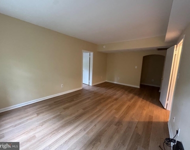 1735 Rhodes Street N - Photo Thumbnail 8