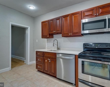 156 East Street - Photo Thumbnail 5