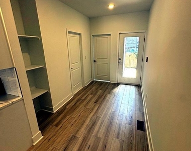 2524 Cecil B Moore Avenue - Photo Thumbnail 6