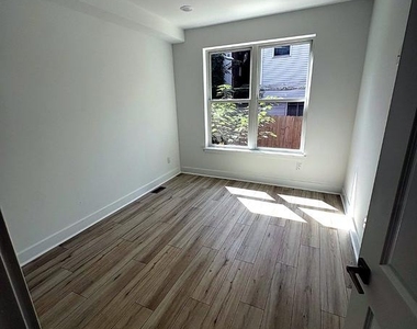 2524 Cecil B Moore Avenue - Photo Thumbnail 5