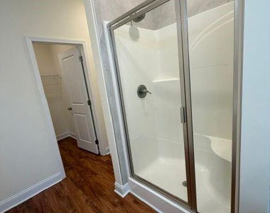 811 Linwood Avenue - Photo Thumbnail 10