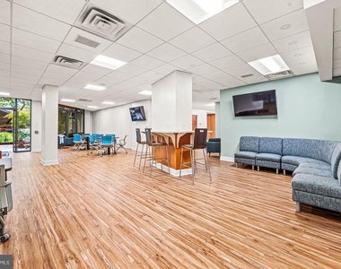 1420 Locust Street - Photo Thumbnail 7