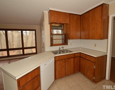 211 Lake Drive - Photo Thumbnail 6