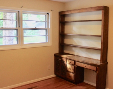 211 Lake Drive - Photo Thumbnail 14