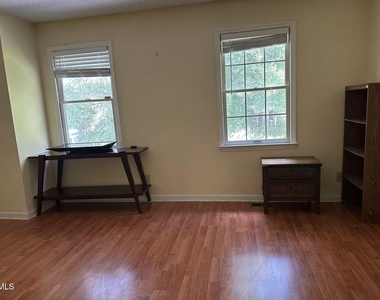 224 Saint Andrews Lane - Photo Thumbnail 3