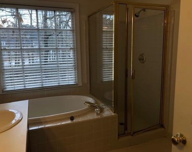 1005 New Dover Road - Photo Thumbnail 9