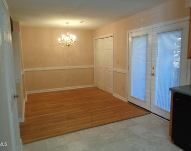 4360 Hunters Club Drive - Photo Thumbnail 3
