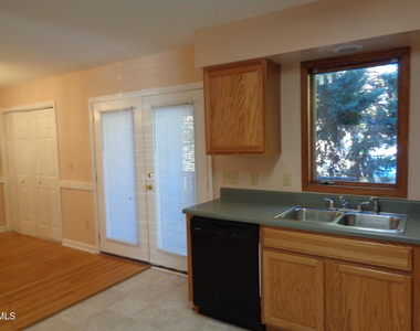 4360 Hunters Club Drive - Photo Thumbnail 2