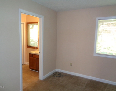 4360 Hunters Club Drive - Photo Thumbnail 6