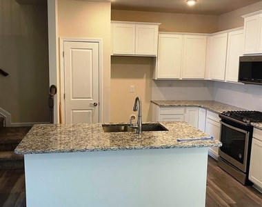 405 Vassar Drive - Photo Thumbnail 7