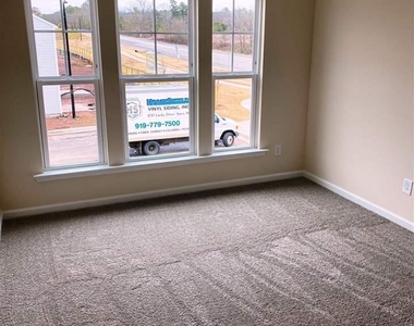 405 Vassar Drive - Photo Thumbnail 11