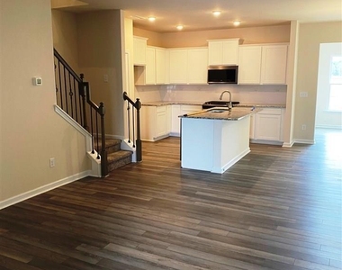405 Vassar Drive - Photo Thumbnail 3