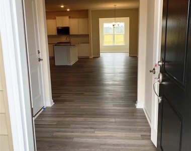 405 Vassar Drive - Photo Thumbnail 2
