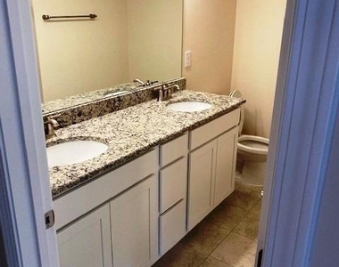 405 Vassar Drive - Photo Thumbnail 17