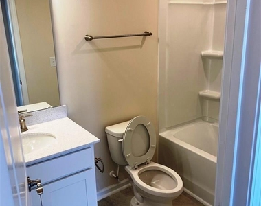 405 Vassar Drive - Photo Thumbnail 13