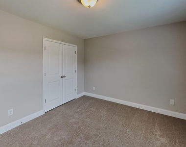 163 Green Willows Drive - Photo Thumbnail 11