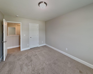 163 Green Willows Drive - Photo Thumbnail 7