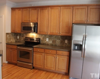 303 Kirkeenan Circle - Photo Thumbnail 11