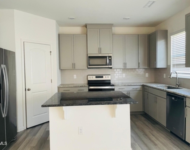 334 Summer Ranch Drive - Photo Thumbnail 15