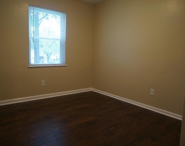 1208 Seabrook Road - Photo Thumbnail 10