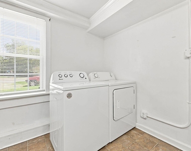 101 E Woodall Street - Photo Thumbnail 10