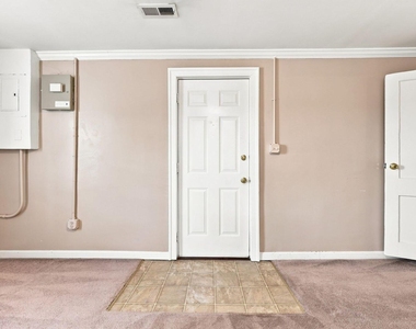 101 E Woodall Street - Photo Thumbnail 2
