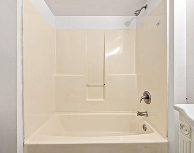 101 E Woodall Street - Photo Thumbnail 11