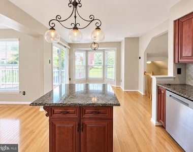 200 Georges Court - Photo Thumbnail 10