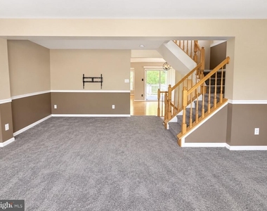 200 Georges Court - Photo Thumbnail 8