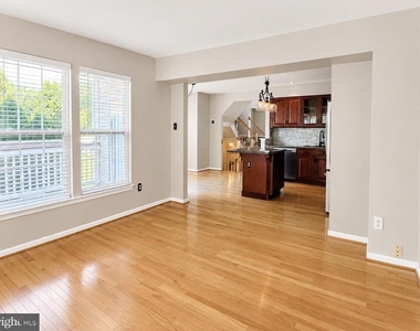 200 Georges Court - Photo Thumbnail 12