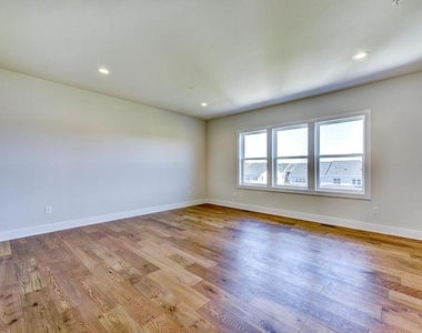 4 Tradesville Drive - Photo Thumbnail 12