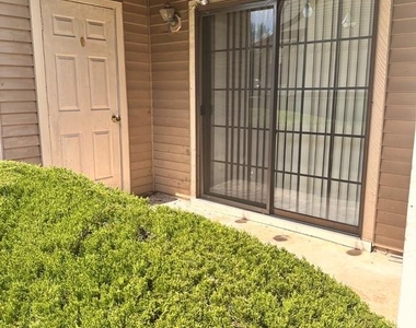 806 Barry Court - Photo Thumbnail 1