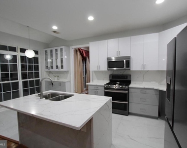 90 Marion Drive - Photo Thumbnail 8