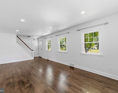 217 Nancy Lane - Photo Thumbnail 6