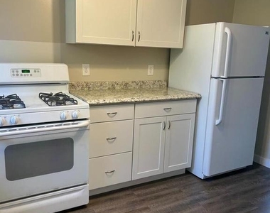 613 Broadway - Photo Thumbnail 4