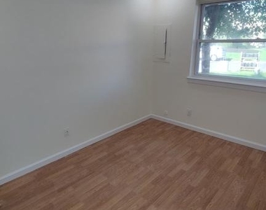 6 Buttonwood Road - Photo Thumbnail 4