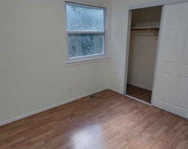 6 Buttonwood Road - Photo Thumbnail 6