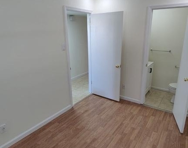 6 Buttonwood Road - Photo Thumbnail 5