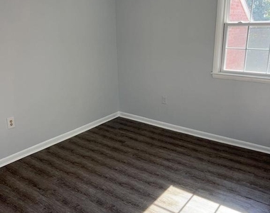 12914 Claxton Drive - Photo Thumbnail 10