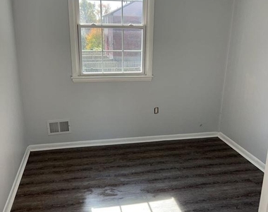 12914 Claxton Drive - Photo Thumbnail 9