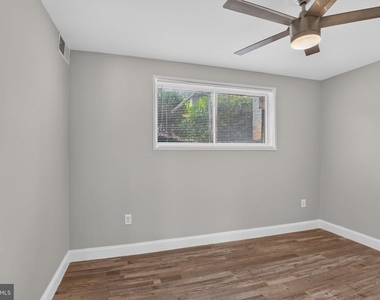 5458 85th Avenue - Photo Thumbnail 9