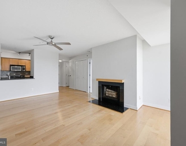 7500 Woodmont Avenue - Photo Thumbnail 3
