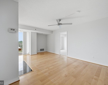 7500 Woodmont Avenue - Photo Thumbnail 2